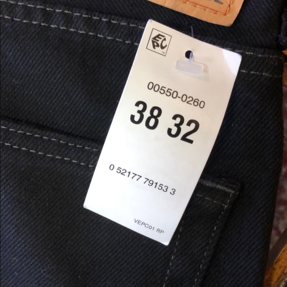 Brand New never worn Black Levi Jeans Relaxed. - Picture 4 of 4